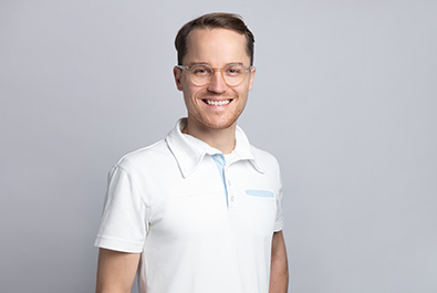 zahnarzt_julian_holm.jpg